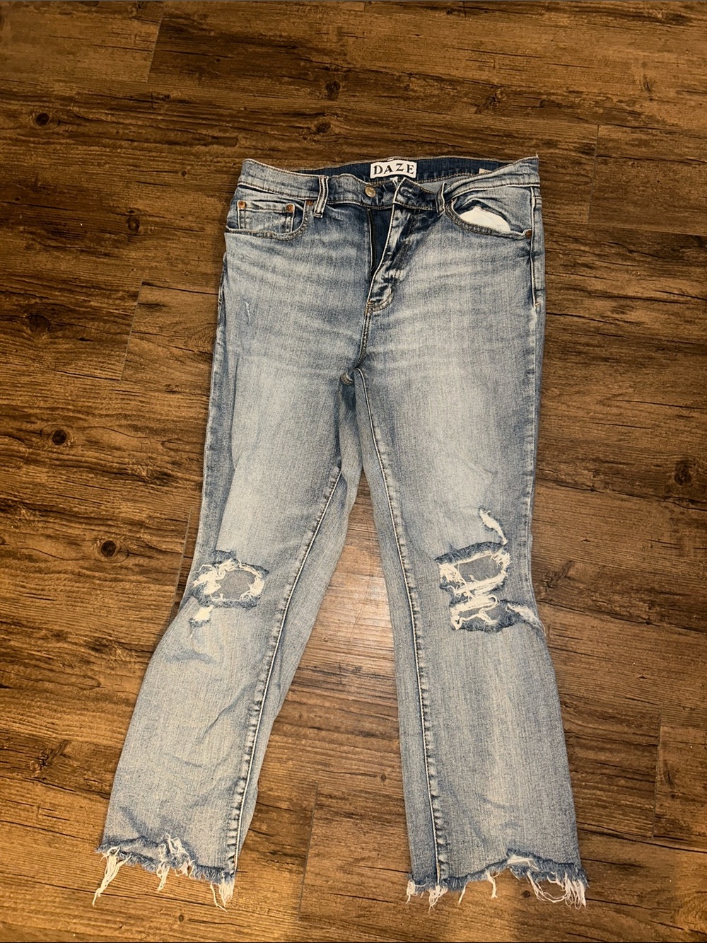 DAZE Women's Light Blue Distressed Straight Leg Jeans
